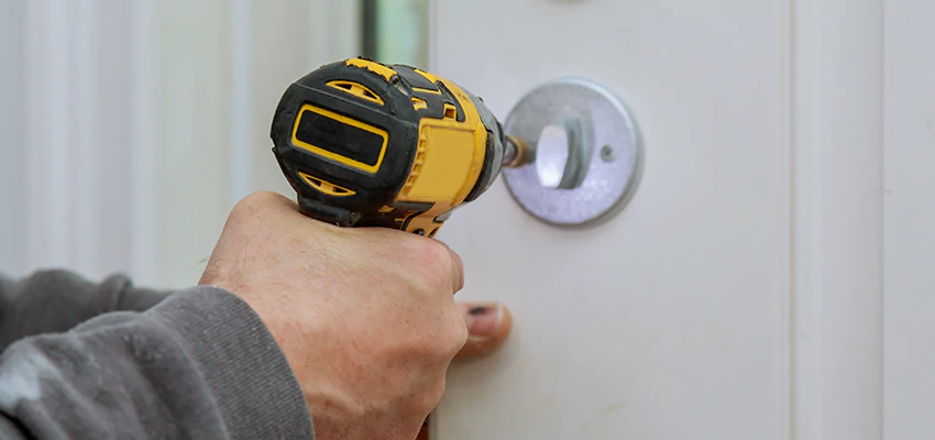 Street Locksmith For Smart Lock Repair in South Gate, CA
